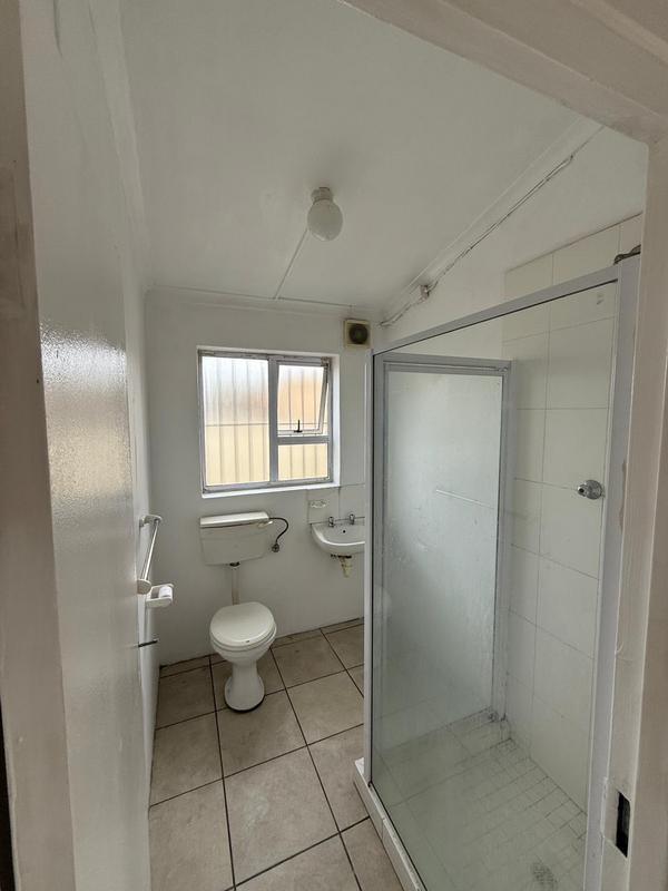 To Let 2 Bedroom Property for Rent in Athlone Western Cape
